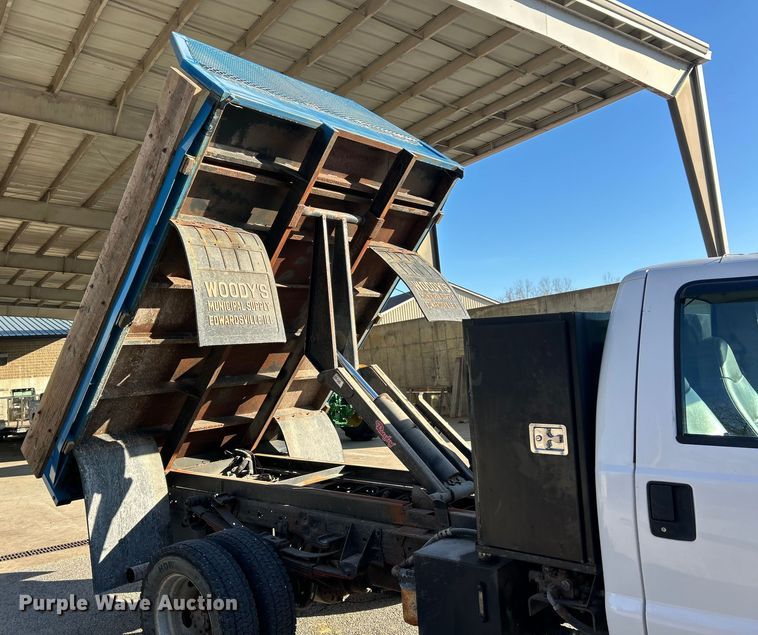 image for item ET6801 2004 Ford F550 XL Super Duty dump flatbed truck