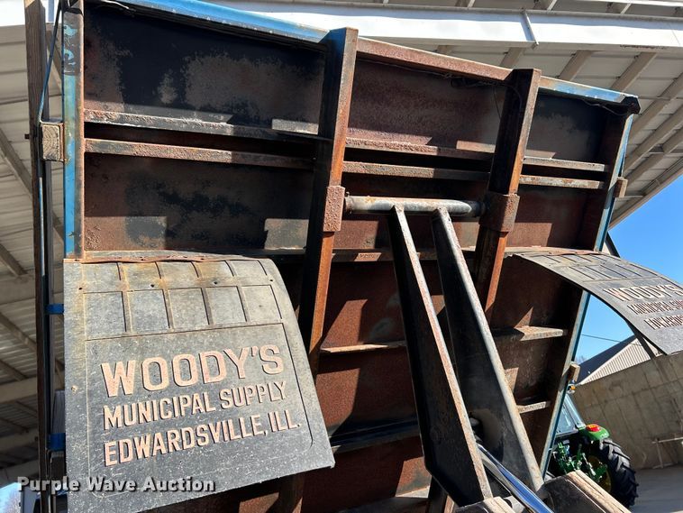 image for item ET6801 2004 Ford F550 XL Super Duty dump flatbed truck