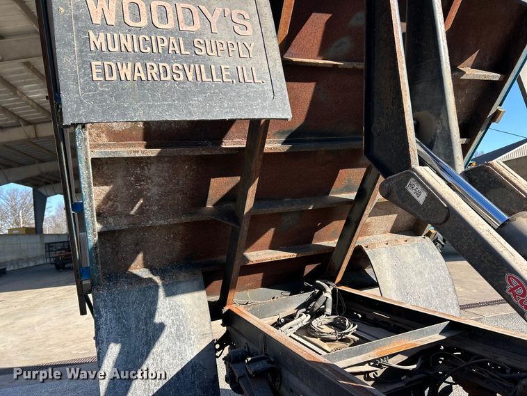 image for item ET6801 2004 Ford F550 XL Super Duty dump flatbed truck