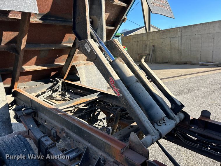 image for item ET6801 2004 Ford F550 XL Super Duty dump flatbed truck