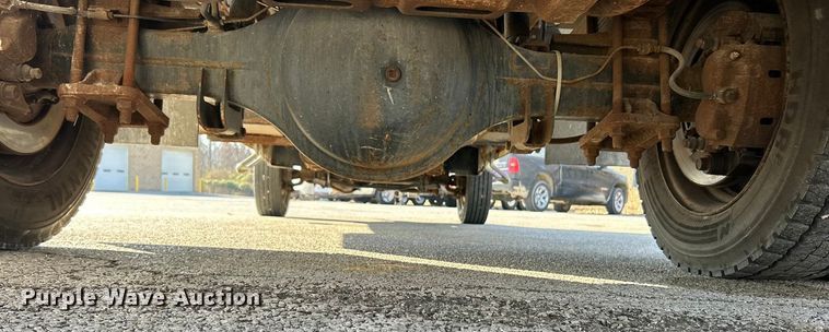 image for item ET6801 2004 Ford F550 XL Super Duty dump flatbed truck