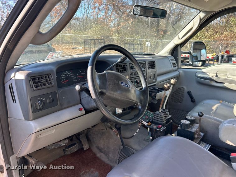 image for item ET6801 2004 Ford F550 XL Super Duty dump flatbed truck