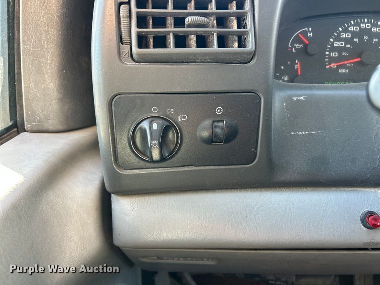 image for item ET6801 2004 Ford F550 XL Super Duty dump flatbed truck