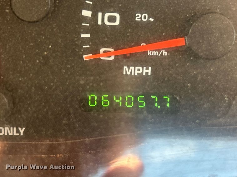 image for item ET6801 2004 Ford F550 XL Super Duty dump flatbed truck