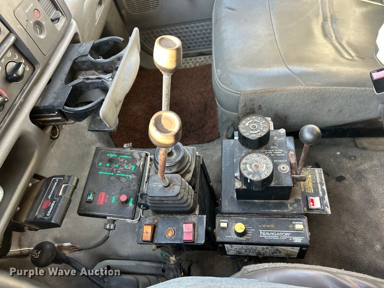 image for item ET6801 2004 Ford F550 XL Super Duty dump flatbed truck