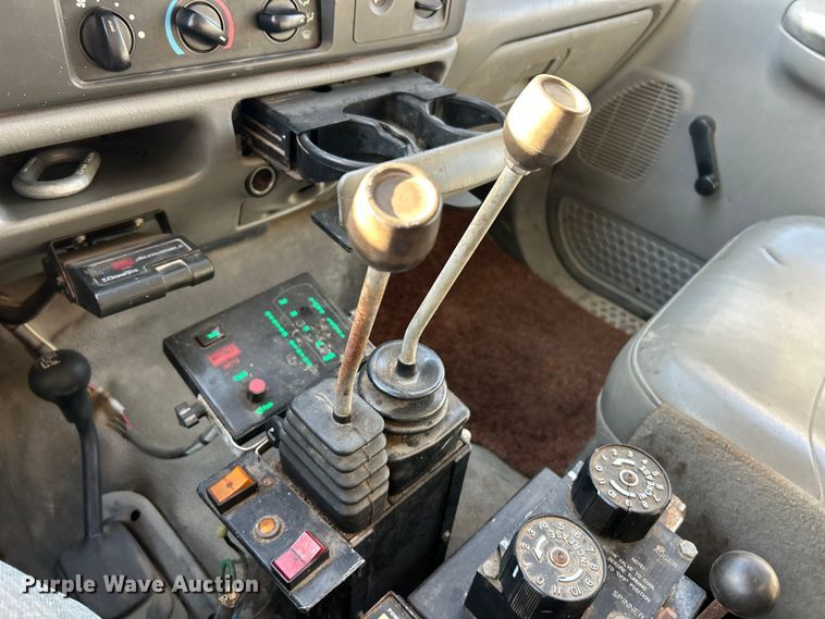 image for item ET6801 2004 Ford F550 XL Super Duty dump flatbed truck