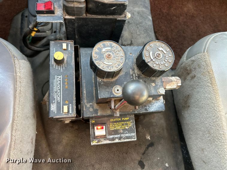 image for item ET6801 2004 Ford F550 XL Super Duty dump flatbed truck