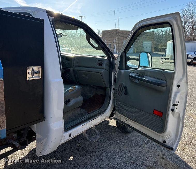 image for item ET6801 2004 Ford F550 XL Super Duty dump flatbed truck