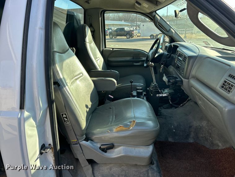 image for item ET6801 2004 Ford F550 XL Super Duty dump flatbed truck