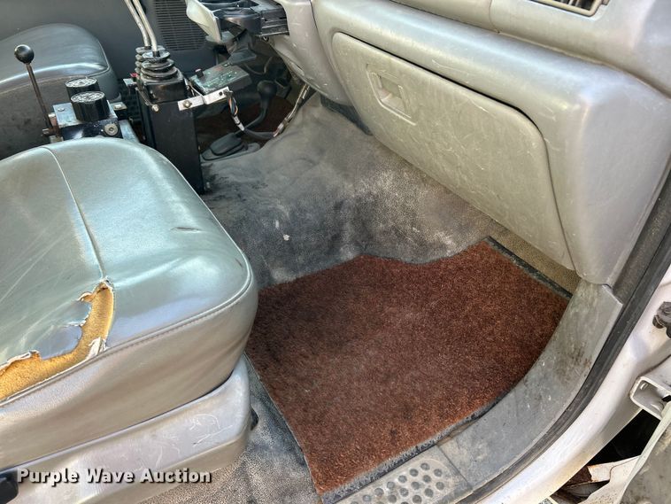 image for item ET6801 2004 Ford F550 XL Super Duty dump flatbed truck