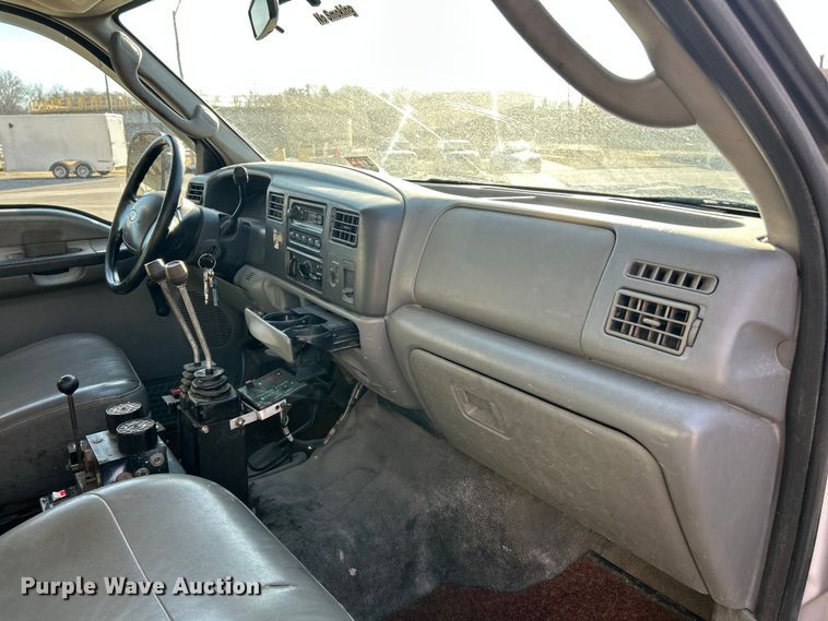 image for item ET6801 2004 Ford F550 XL Super Duty dump flatbed truck