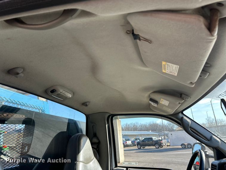 image for item ET6801 2004 Ford F550 XL Super Duty dump flatbed truck