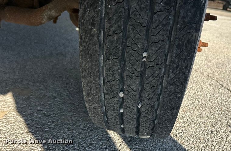 image for item ET6801 2004 Ford F550 XL Super Duty dump flatbed truck