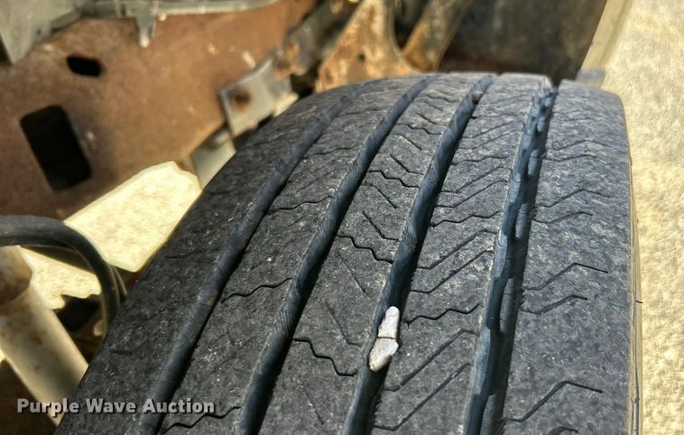 image for item ET6801 2004 Ford F550 XL Super Duty dump flatbed truck