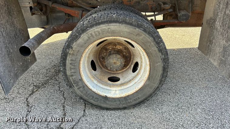 image for item ET6801 2004 Ford F550 XL Super Duty dump flatbed truck