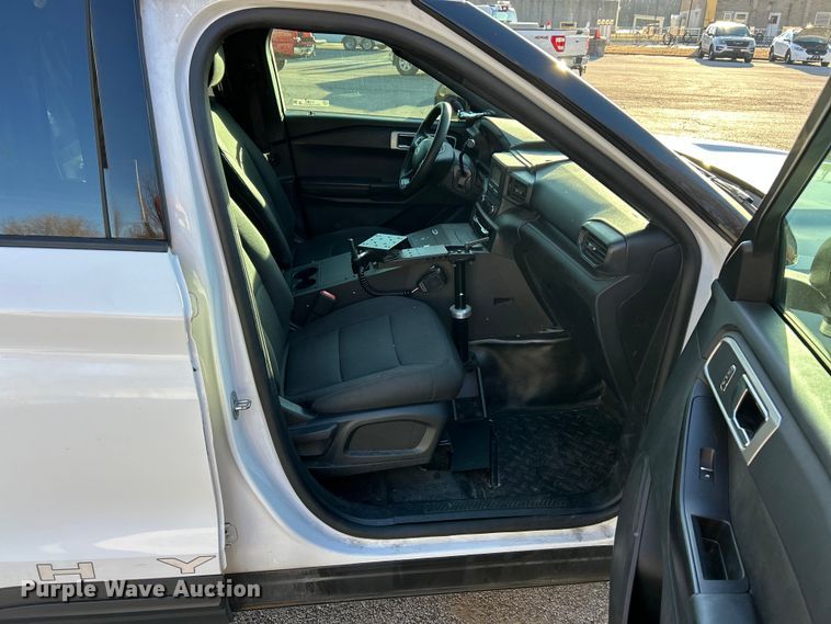 image for item ET6804 2020 Ford Explorer Police Interceptor SUV