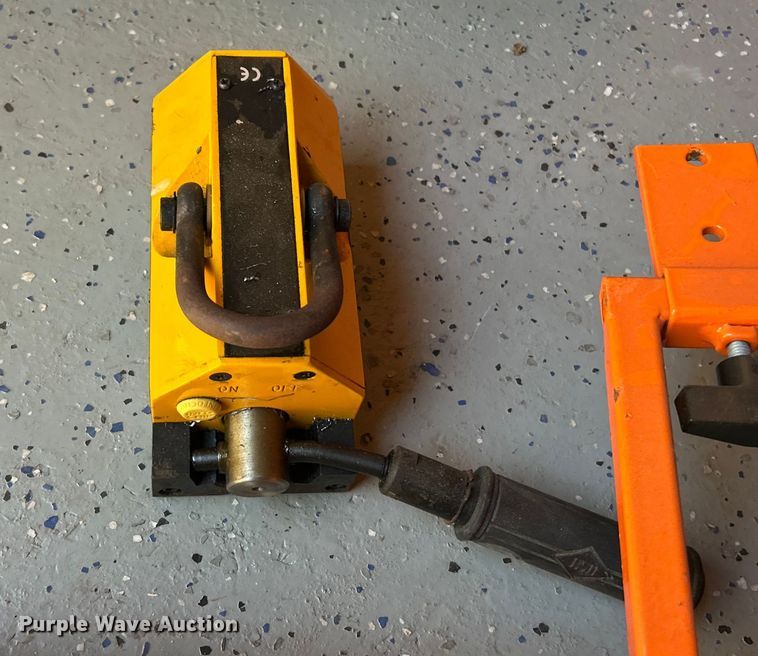 image for item ET6806 Mr. Manhole 6 Shooter manhole leveling system