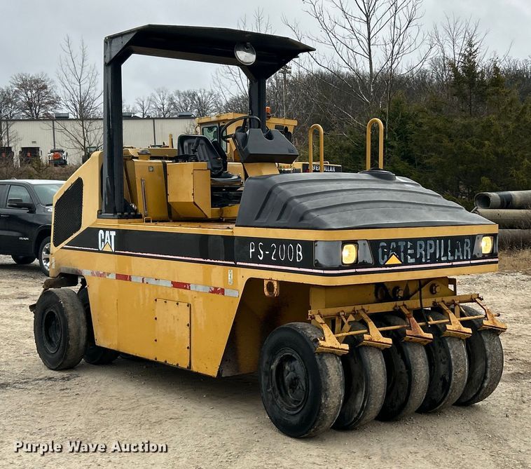 image for item ET6807 2002 Caterpillar PS-200B pneumatic roller