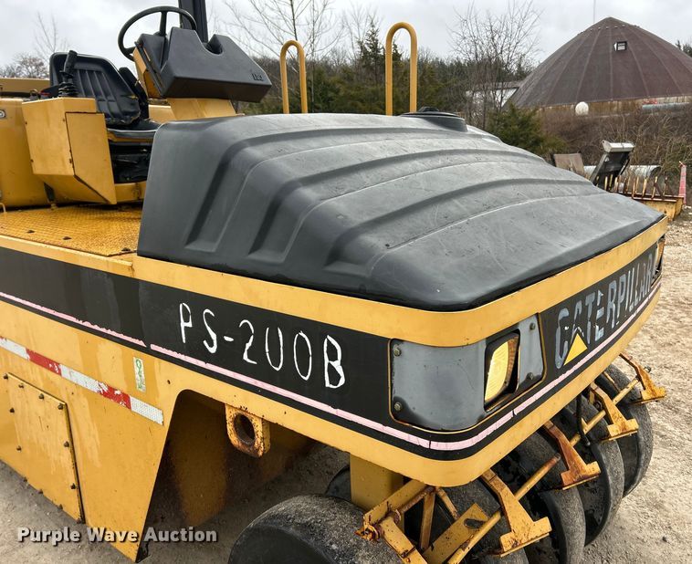 image for item ET6807 2002 Caterpillar PS-200B pneumatic roller
