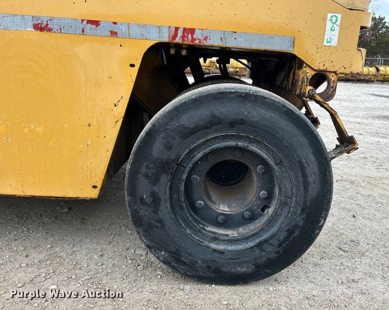 image for item ET6807 2002 Caterpillar PS-200B pneumatic roller