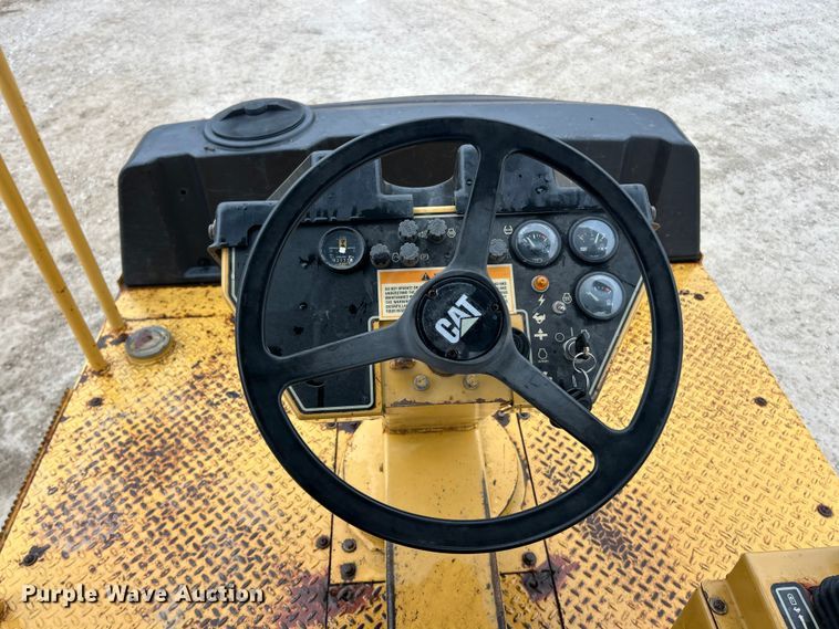 image for item ET6807 2002 Caterpillar PS-200B pneumatic roller