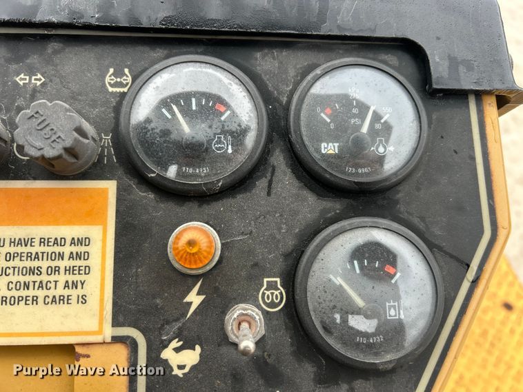 image for item ET6807 2002 Caterpillar PS-200B pneumatic roller