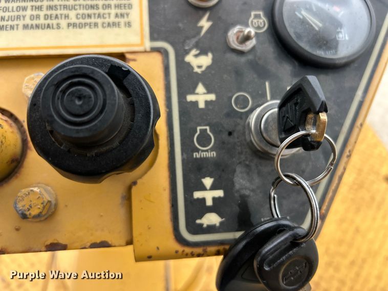 image for item ET6807 2002 Caterpillar PS-200B pneumatic roller