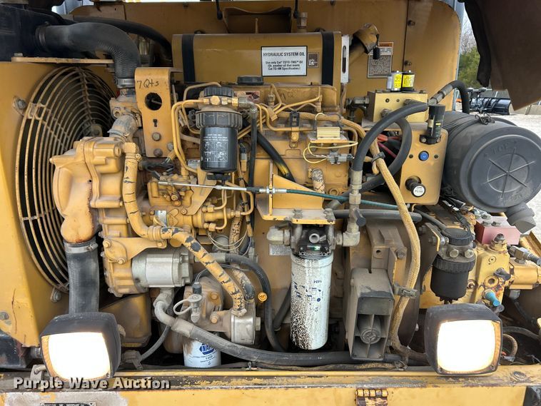 image for item ET6807 2002 Caterpillar PS-200B pneumatic roller