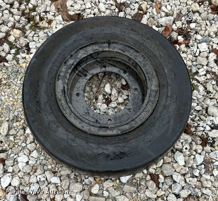 image for item ET6807 2002 Caterpillar PS-200B pneumatic roller