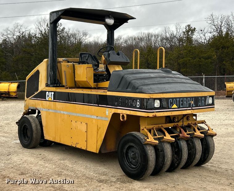 image for item ET6808 2002 Caterpillar PS-200B pneumatic roller