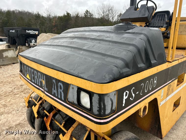 image for item ET6808 2002 Caterpillar PS-200B pneumatic roller