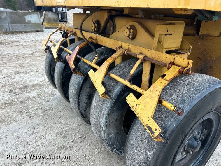 image for item ET6808 2002 Caterpillar PS-200B pneumatic roller