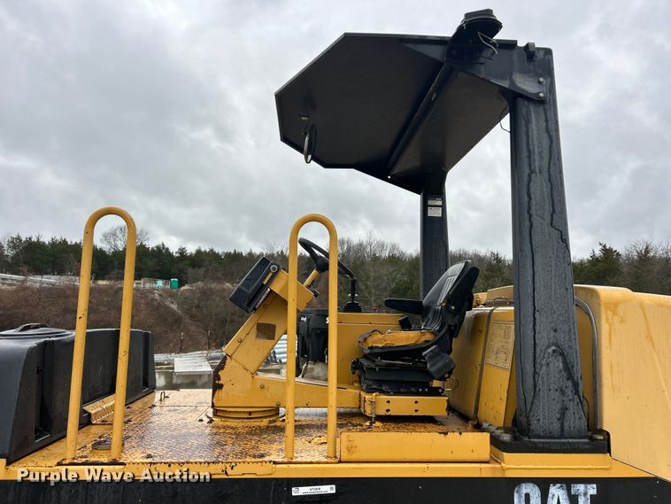 image for item ET6808 2002 Caterpillar PS-200B pneumatic roller