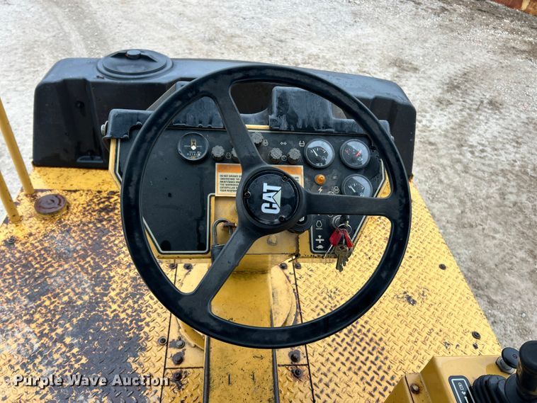 image for item ET6808 2002 Caterpillar PS-200B pneumatic roller