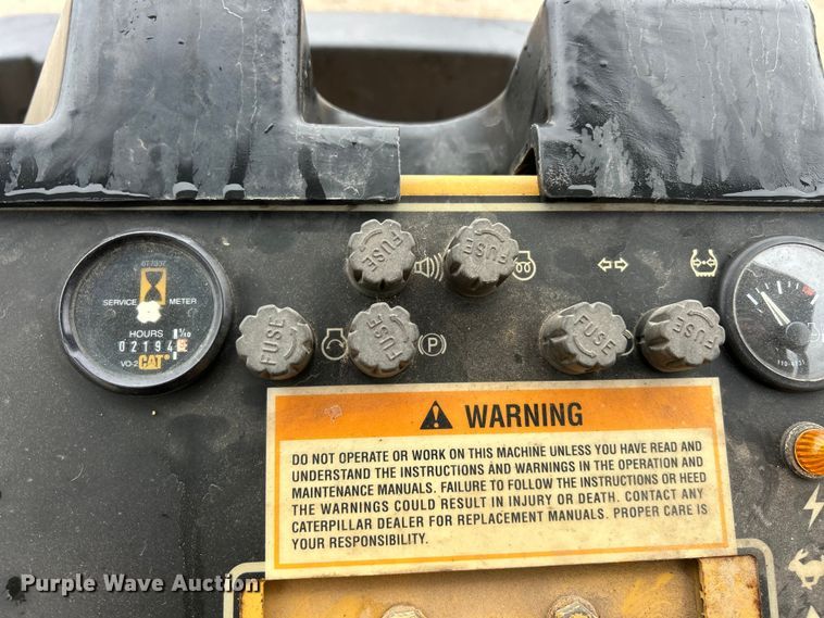 image for item ET6808 2002 Caterpillar PS-200B pneumatic roller