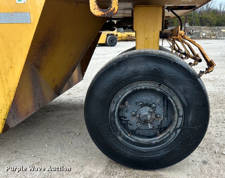 image for item ET6808 2002 Caterpillar PS-200B pneumatic roller