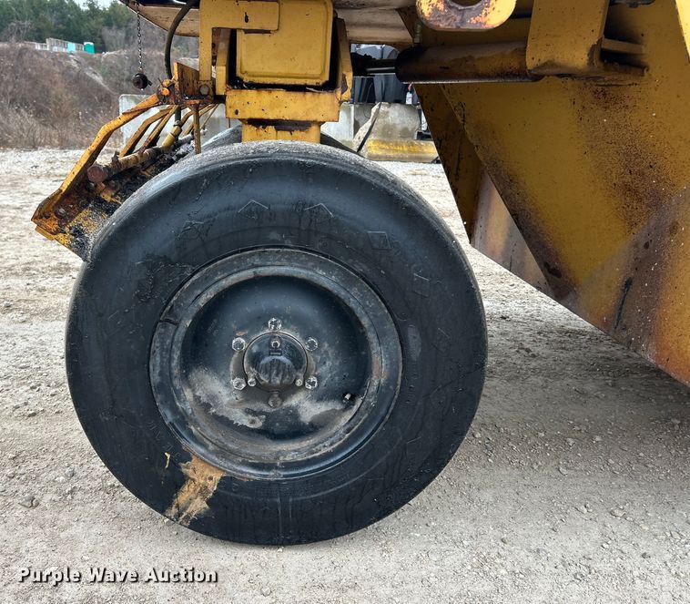 image for item ET6808 2002 Caterpillar PS-200B pneumatic roller