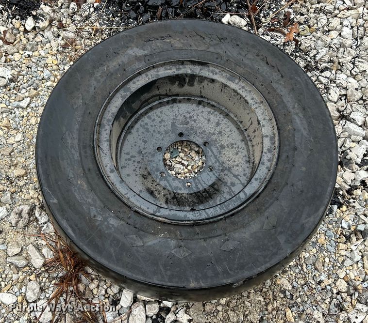 image for item ET6808 2002 Caterpillar PS-200B pneumatic roller