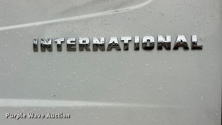 image for item ET6809 2003 International 7400 oil distributor truck