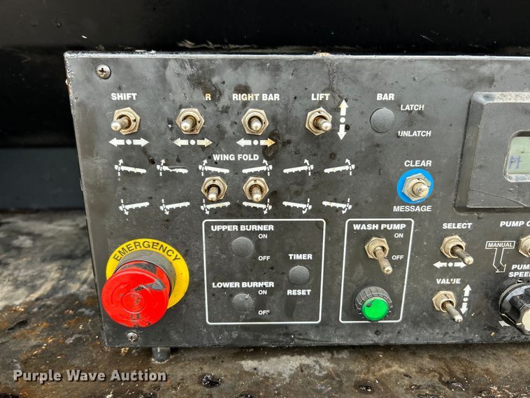 image for item ET6809 2003 International 7400 oil distributor truck