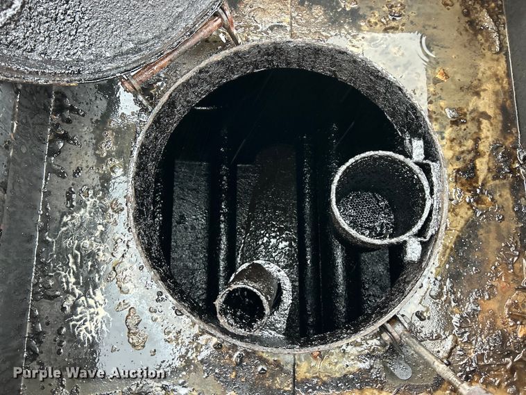 image for item ET6809 2003 International 7400 oil distributor truck