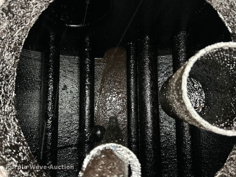 image for item ET6809 2003 International 7400 oil distributor truck