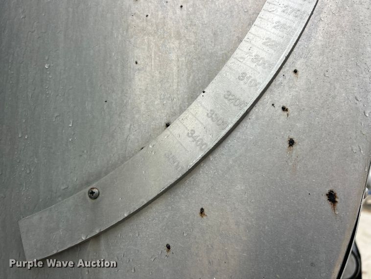 image for item ET6809 2003 International 7400 oil distributor truck