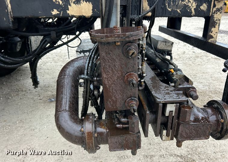 image for item ET6809 2003 International 7400 oil distributor truck