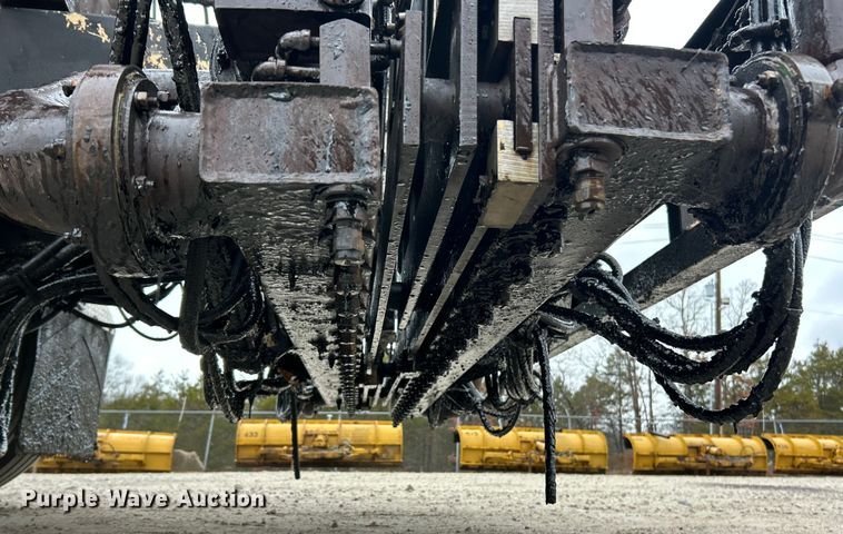 image for item ET6809 2003 International 7400 oil distributor truck