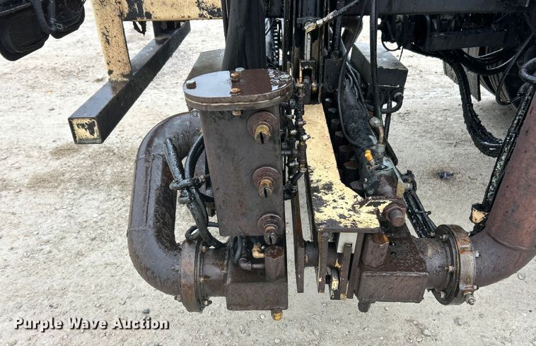 image for item ET6809 2003 International 7400 oil distributor truck