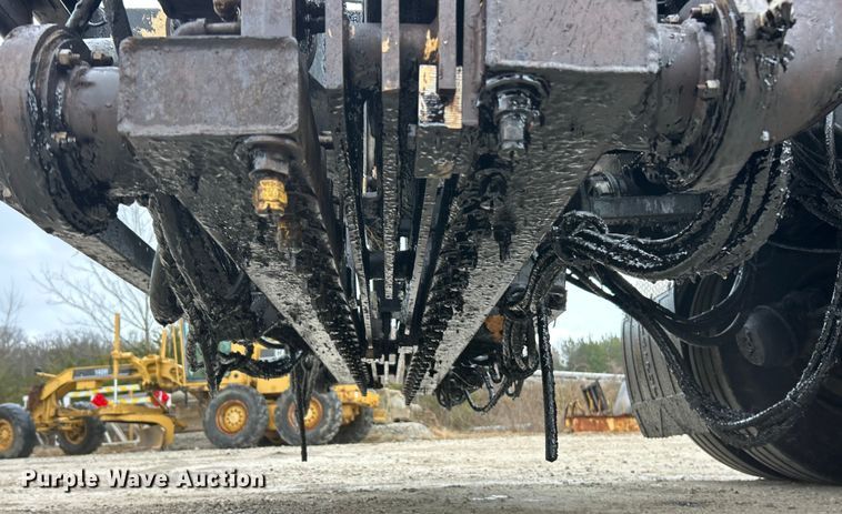 image for item ET6809 2003 International 7400 oil distributor truck