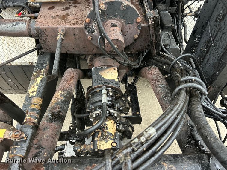 image for item ET6809 2003 International 7400 oil distributor truck