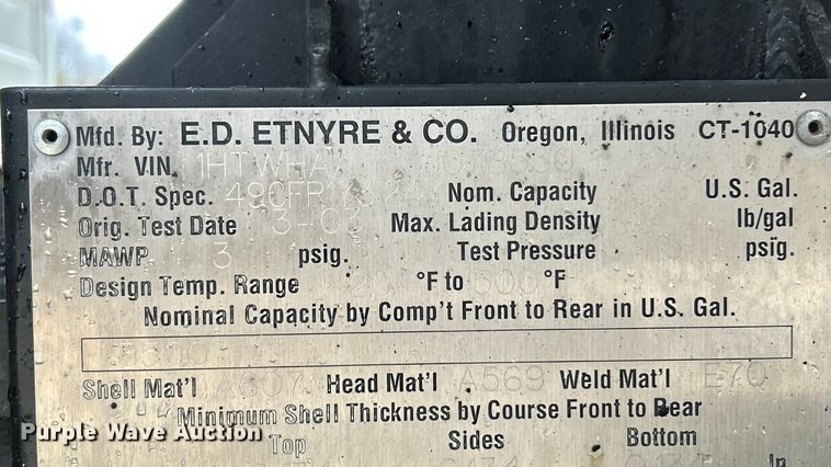 image for item ET6809 2003 International 7400 oil distributor truck