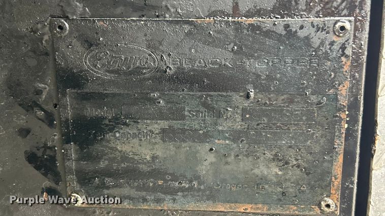 image for item ET6809 2003 International 7400 oil distributor truck